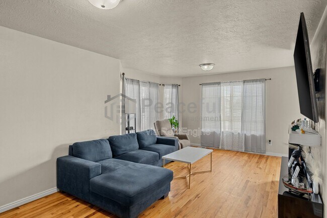 Building Photo - 1541 W Ln Ct