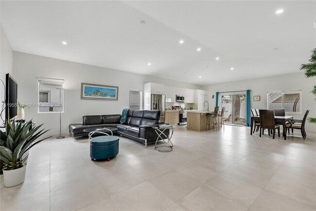 Building Photo - 640 Colson Dr