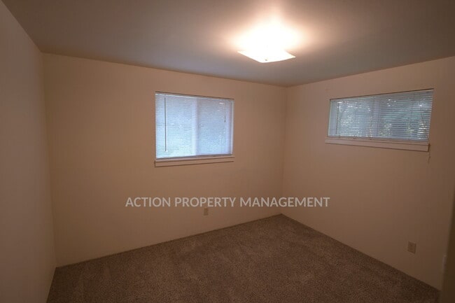 Building Photo - 2 bed 1 bath waterfront home, in Sequim