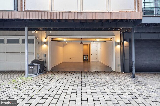 Building Photo - 1332 Kater St