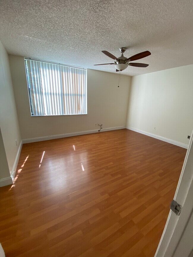 Building Photo - 820 Lavers Cir