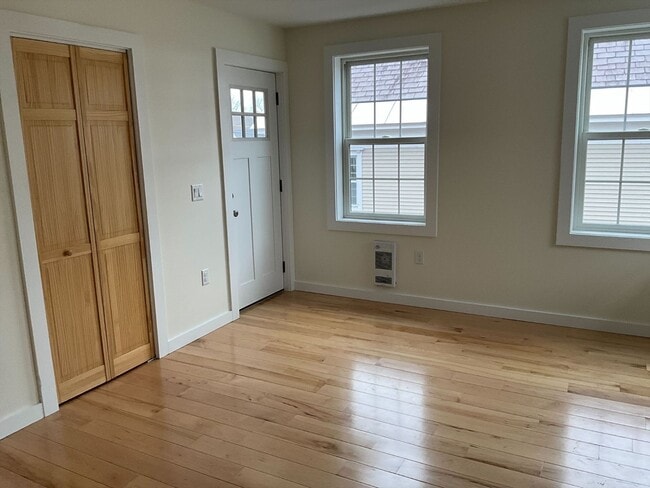 Building Photo - 90 Elm St