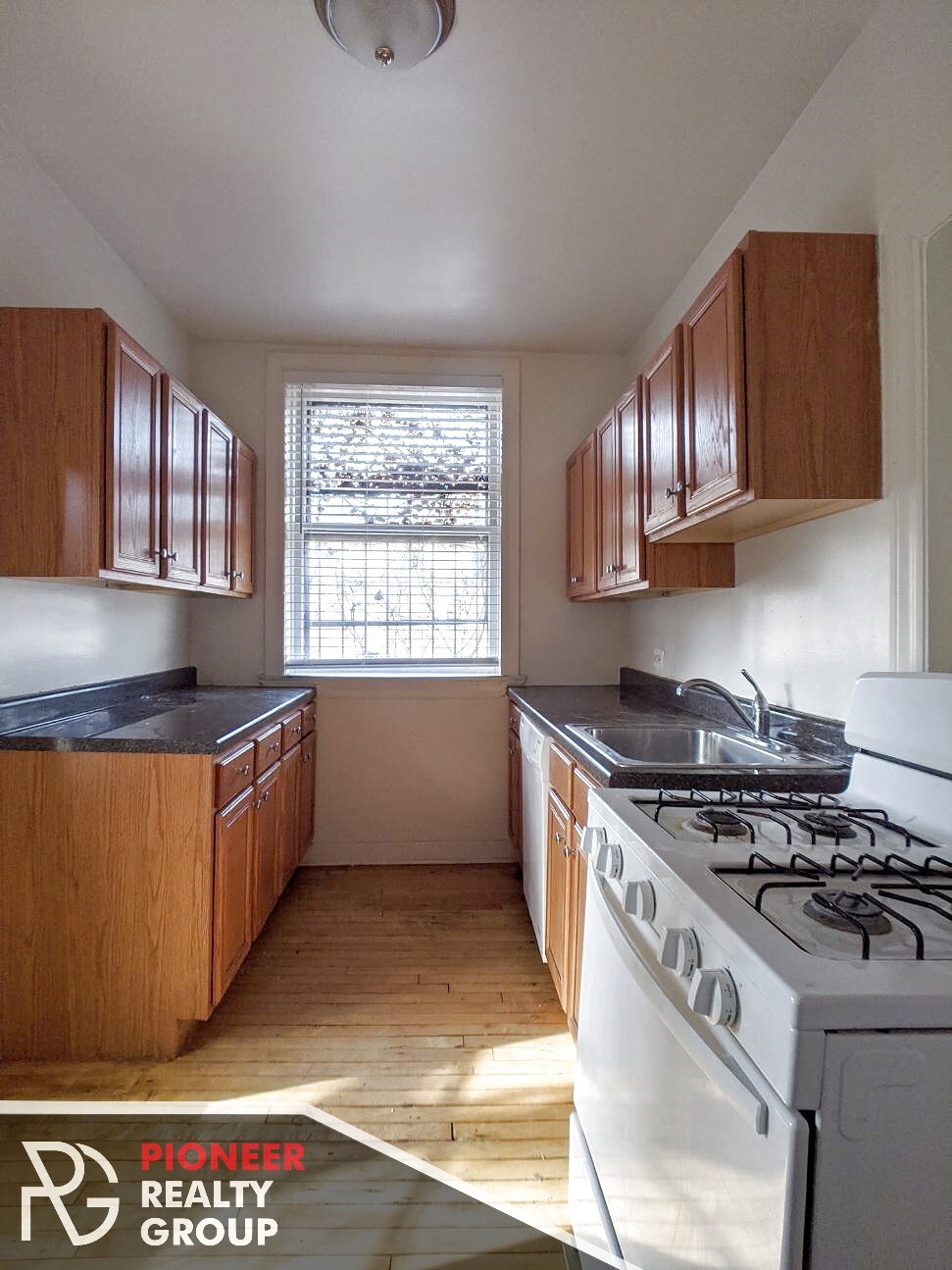 Building Photo - 730 W Roscoe St