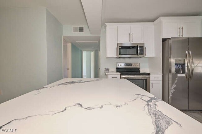 Building Photo - 4370 Deleon St