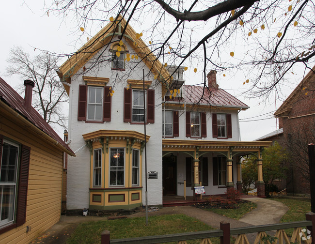 Building Photo - 202 E Main St