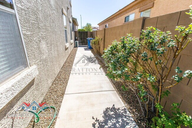 Building Photo - 17932 W Caribbean Ln