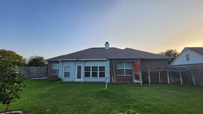 Building Photo - 4/2 in MIDWAY ISD