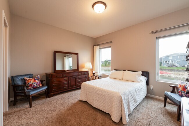 Building Photo - 2304 Marina Rd SE