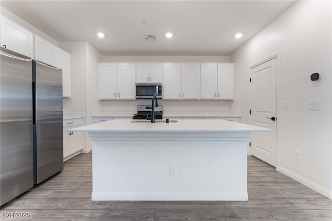 Building Photo - 2526 Amedeo Ln