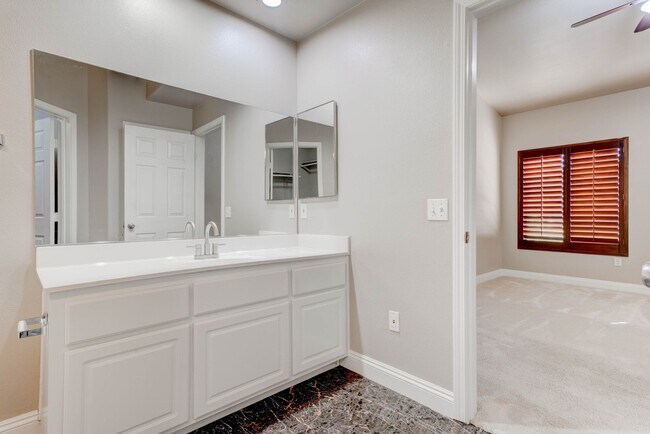 Building Photo - 10001 Crimson Palisades Pl