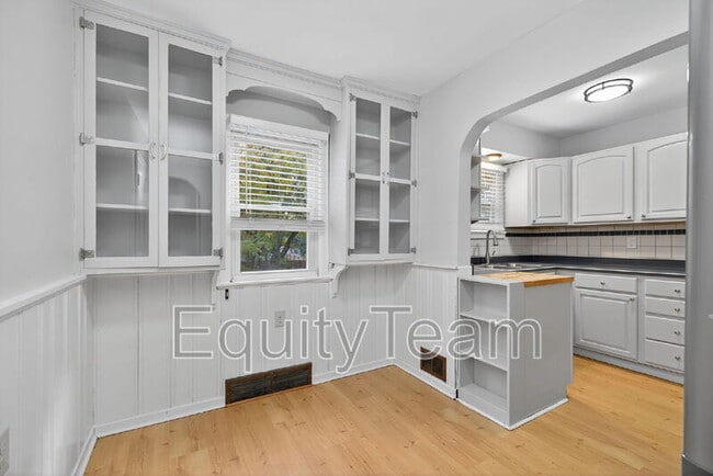 Building Photo - 7020 La Boiteaux Ave