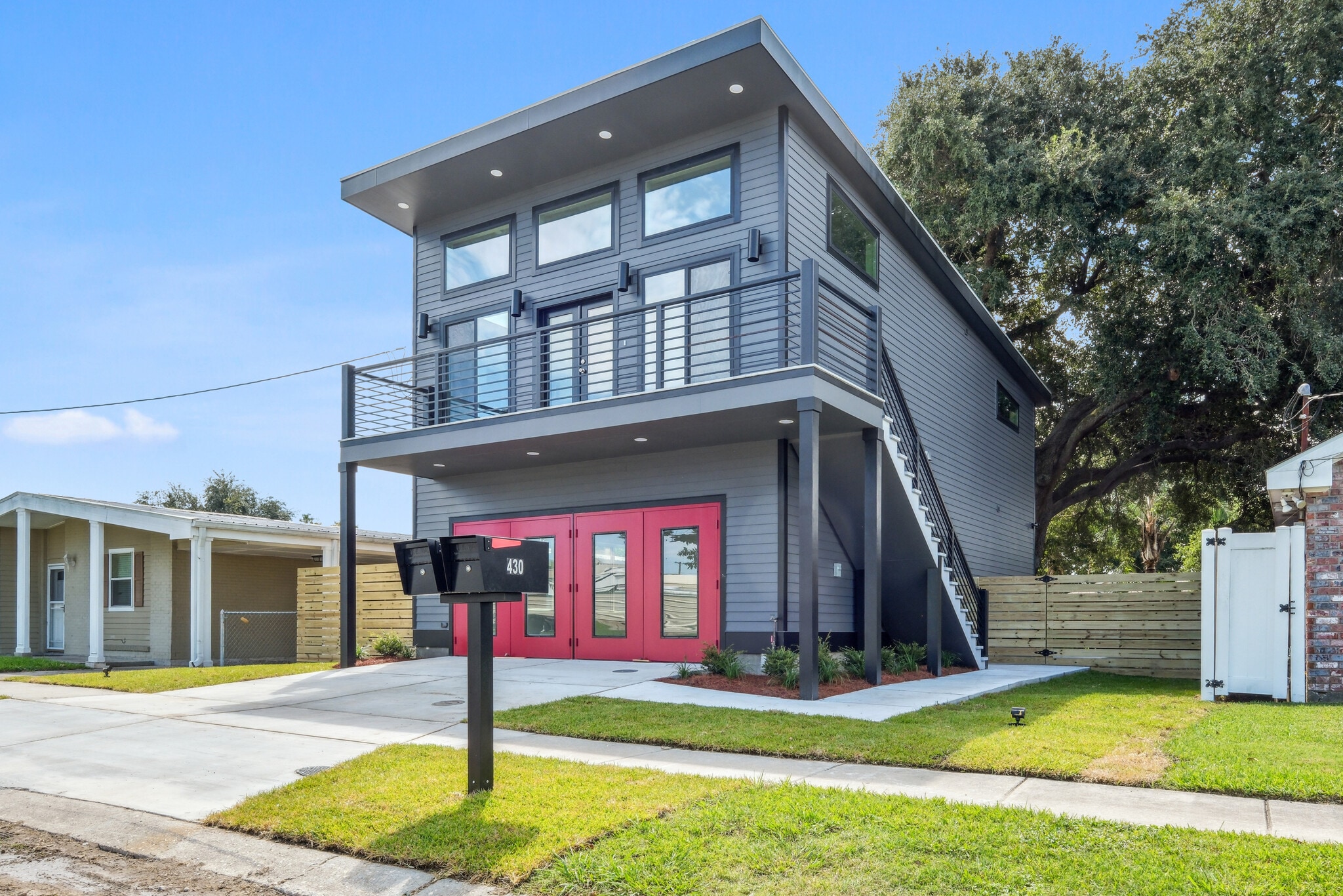 Building Photo - 428 W Solidelle St