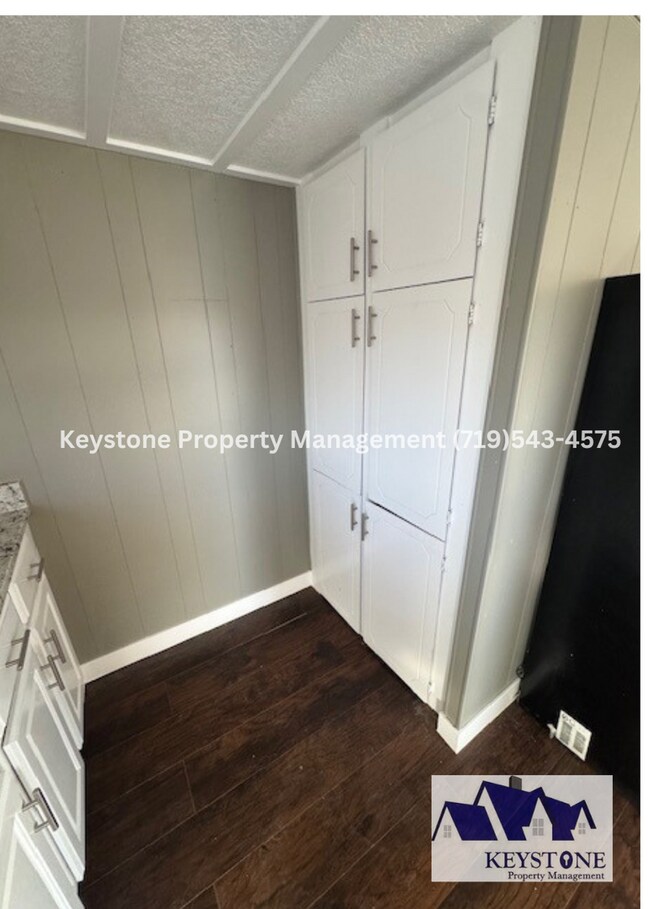 Building Photo - Horse Lover's Dream, Complete With Stable and Corral! 3 Bedroom/1 Bathroom Home $1500/$1500