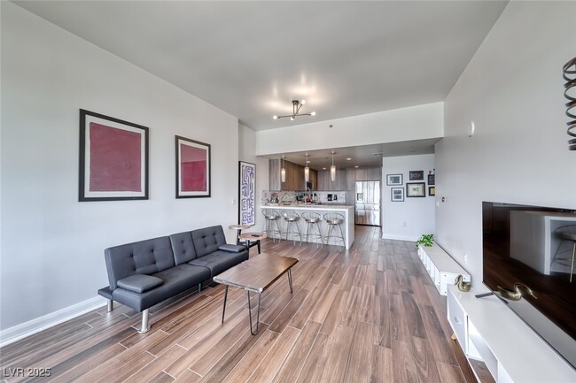 Building Photo - 150 S Las Vegas Blvd