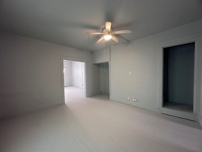 Building Photo - 215 Cook-