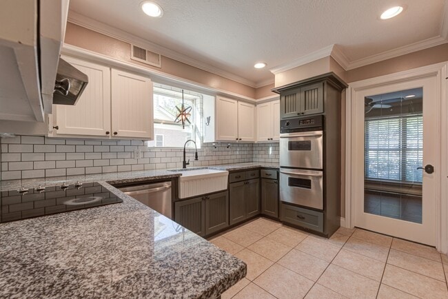 Building Photo - 607 Ellingham Dr
