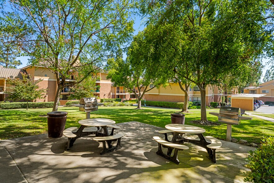 Building Photo - 10655 Lemon Ave