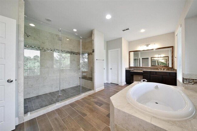 Building Photo - 18323 Parkview Point Dr