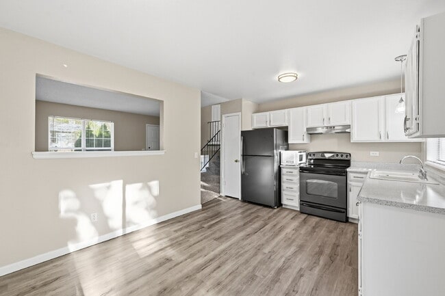 Building Photo - 2,595.95-  3 Bed, 1.5 Bath Home In Longmont with Great Backyard and In Unit Laundry!