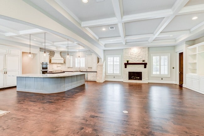 Building Photo - Exquisite 6000+ Sq Ft Home in Hidden Falls...