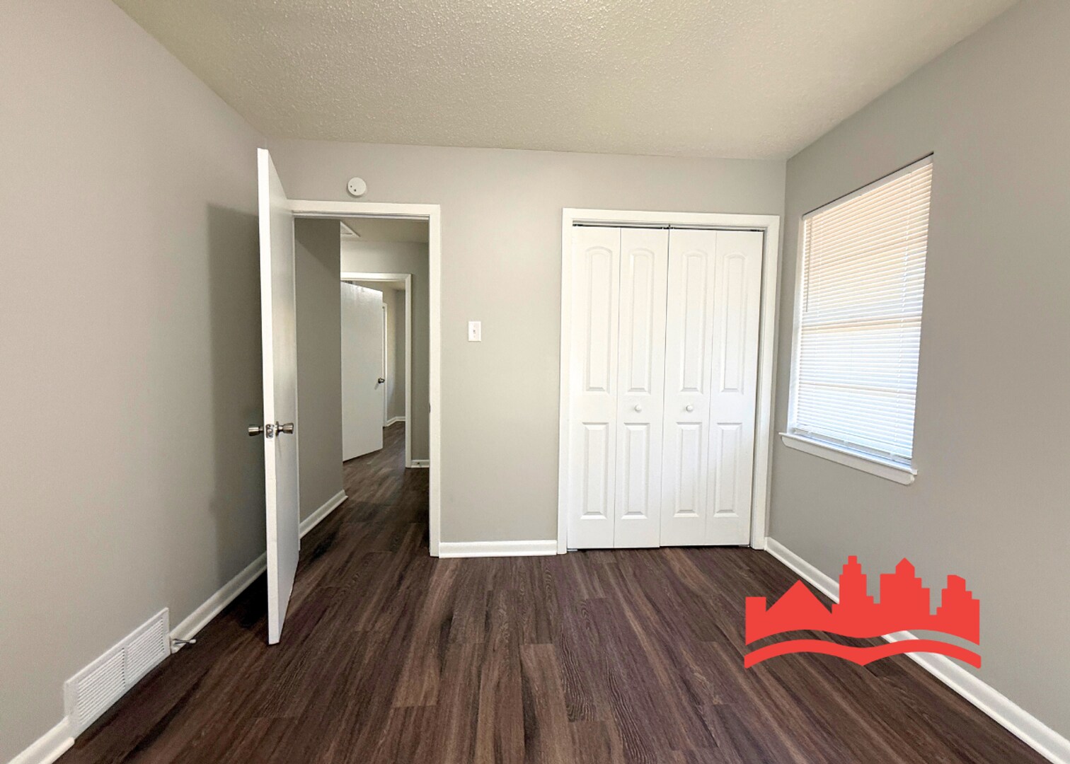 Building Photo - 890 W Marigold Ln