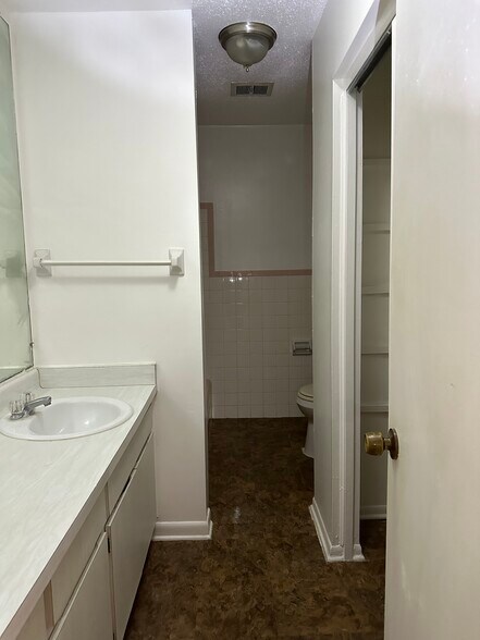 Building Photo - 10035 N 53rd St