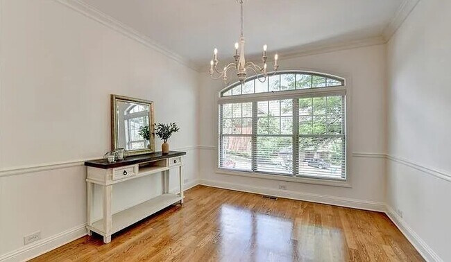 Building Photo - 10898 Gallier St