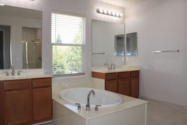 Building Photo - 2645 Flintlock Ln