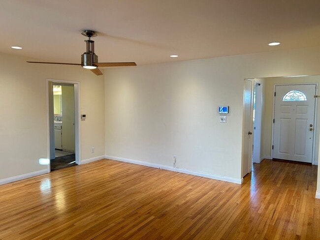 Building Photo - Adorable 5 Bedroom 3 Bathroom Orange Home Near Old Towne!