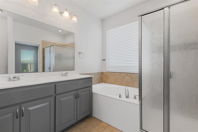 Building Photo - 10200 Saltbrush St