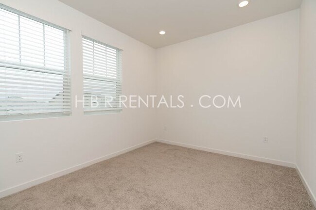 Building Photo - Charming 4-Bed, 3-Bath Home in Lathrop’s T...