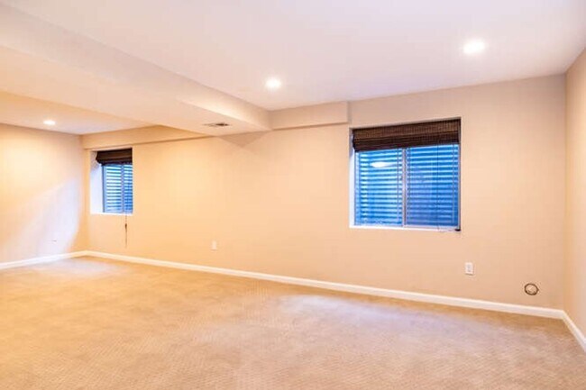 Building Photo - Online for roommate application ONLY