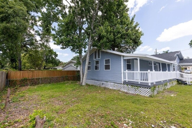 Building Photo - 6906 N Lynn Ave