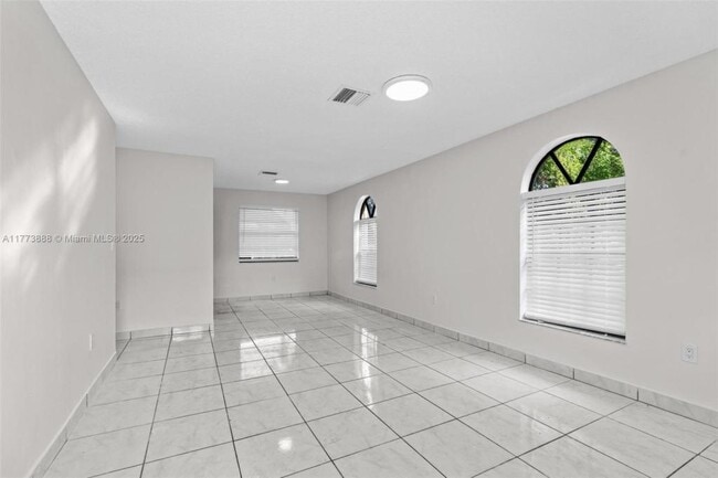 Building Photo - 5645 Taft St