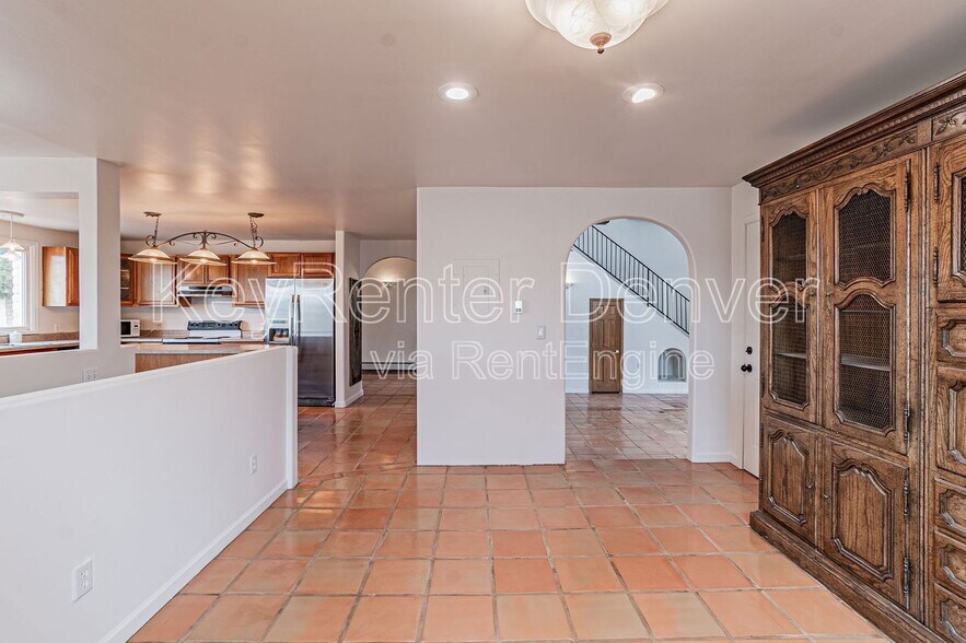 Building Photo - 990 Beech St