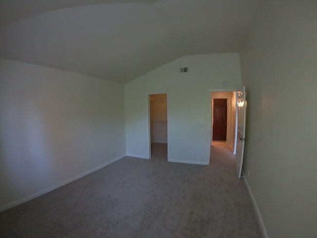 Building Photo - Centrally located Cambrian Park Condo