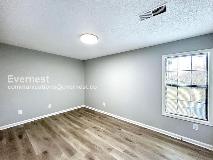 Building Photo - 5014 Shubert Cove