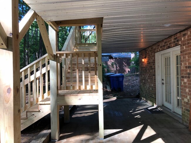 Building Photo - 206 Oleander Rd