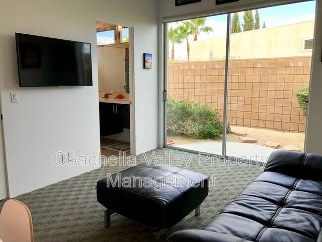 Building Photo - 2706 Alexander Club Dr