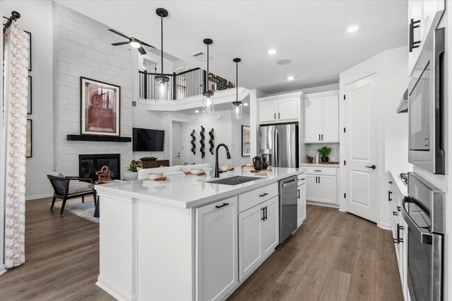 Building Photo - 212 Barton Oak Trl