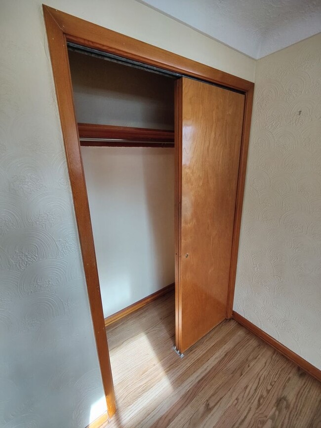 Building Photo - *Well-Maintained & Spacious 3BD/1.5BA Single Family Home Available in Baldwin*