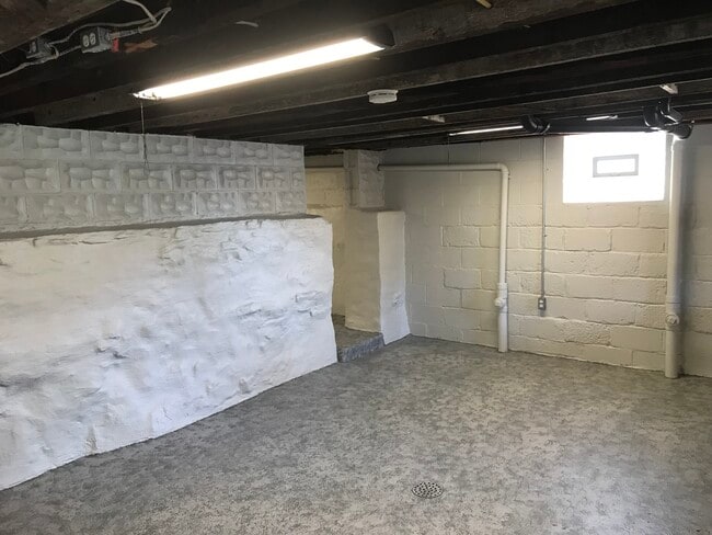 Building Photo - 266 Cliffview Rd