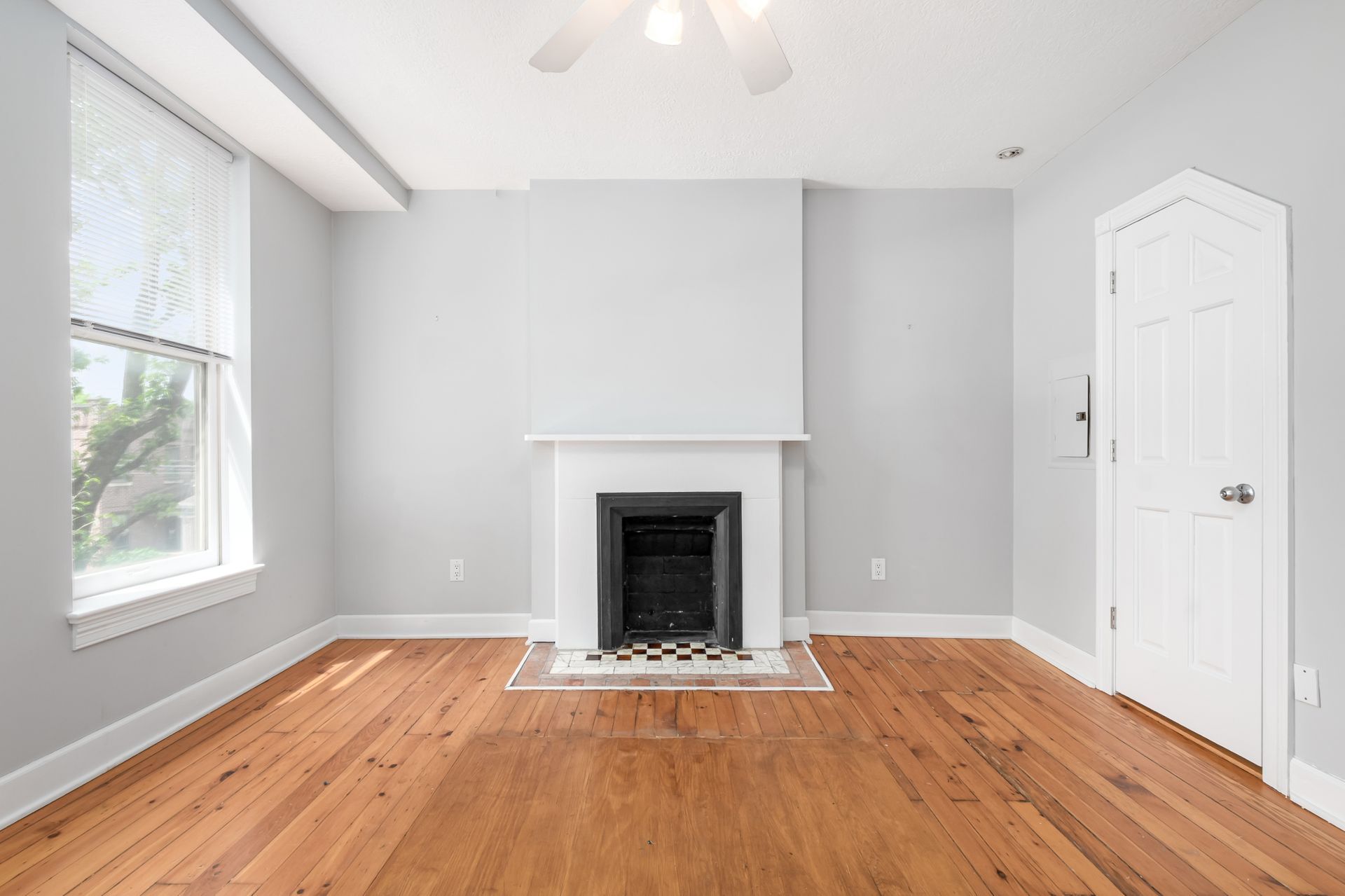 Building Photo - 36 E Kossuth St