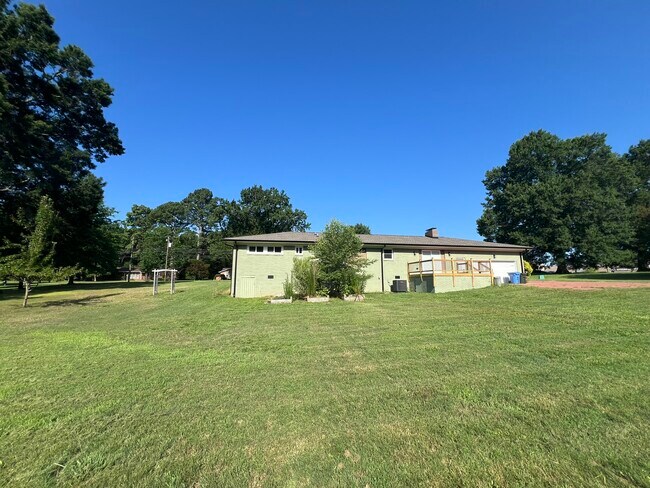 Building Photo - 11405 Cresthill Dr