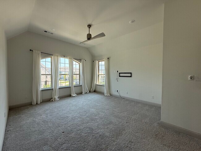 Building Photo - 620 Courtyard Ln