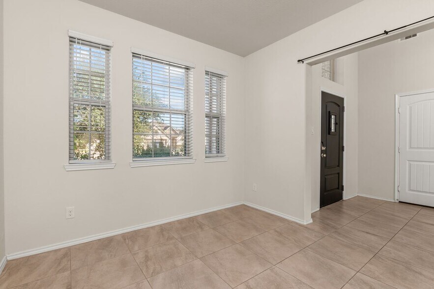 Building Photo - 3715 White Gardenia Ln