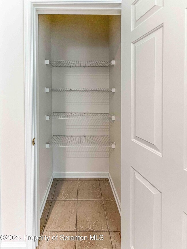 Building Photo - 4013 Pond View Dr