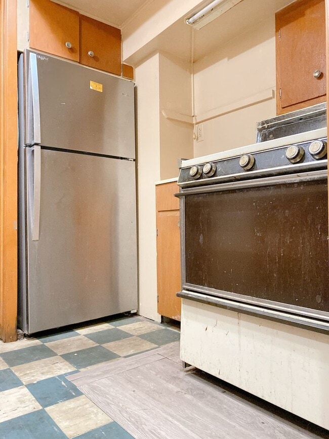 Building Photo - A wonderful 4-bedroom house in the Benson Gardens area - near Walmart Neighborhood Market, Asian ...