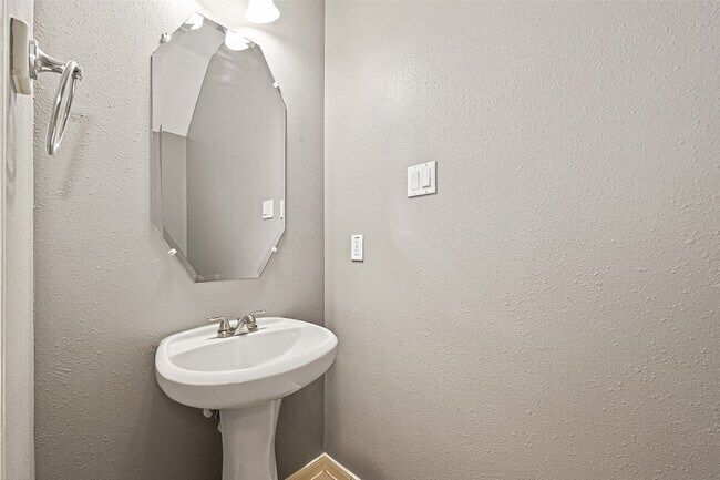 Building Photo - 2810 Shadow Canyon Ln