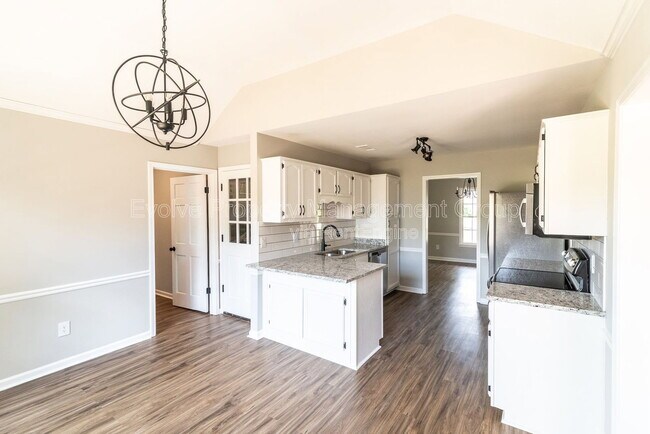 Building Photo - 779 Dogwood Cove
